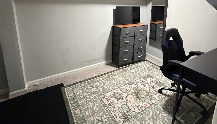 Enshi's room