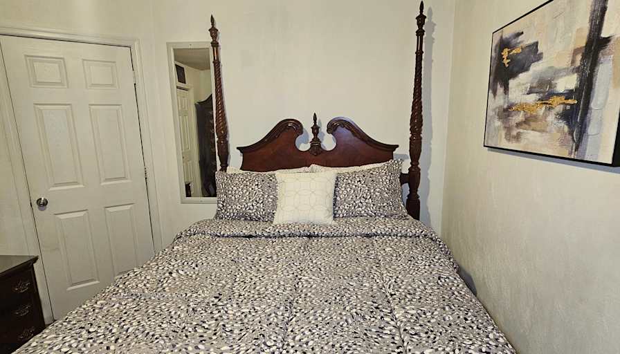 WACKENE's room