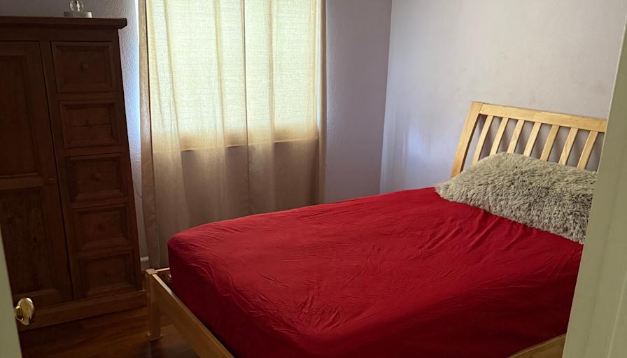Raul's room