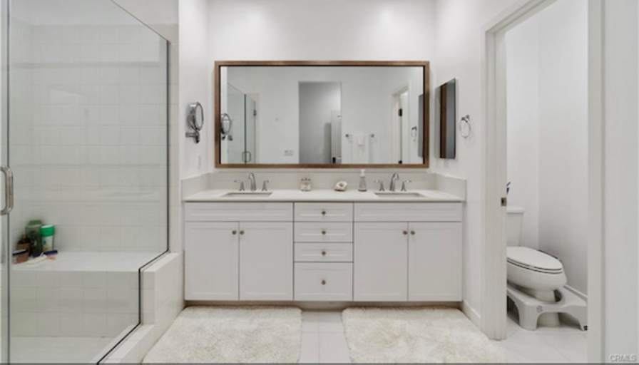 Townhome suite's room