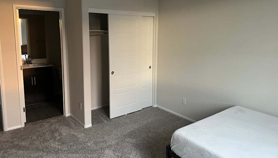 Shuo's room