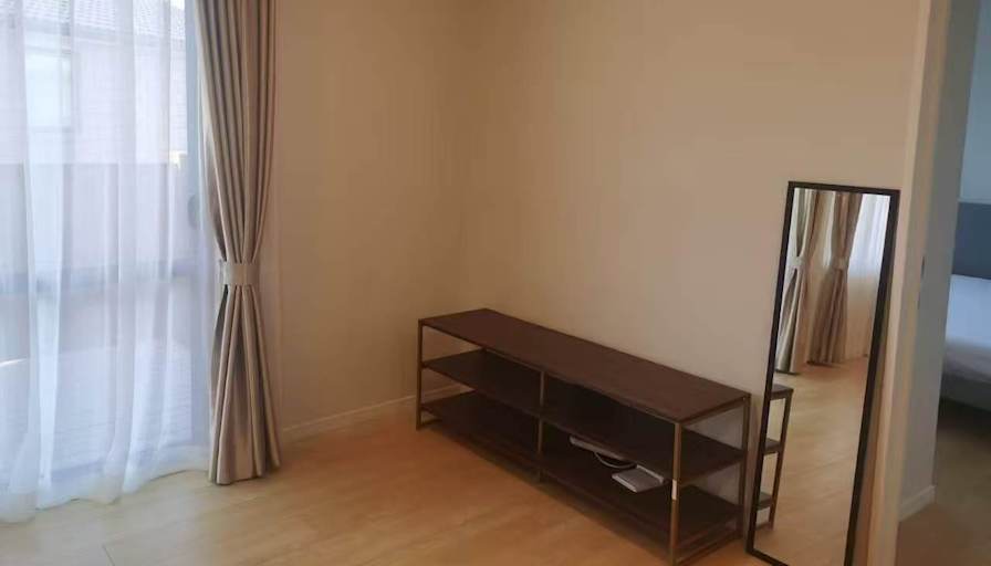 Jun's room