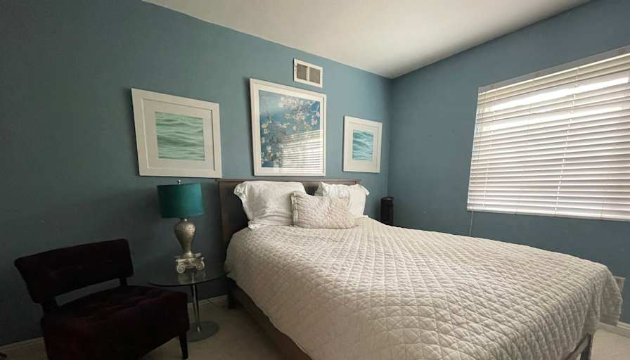 Dee's room