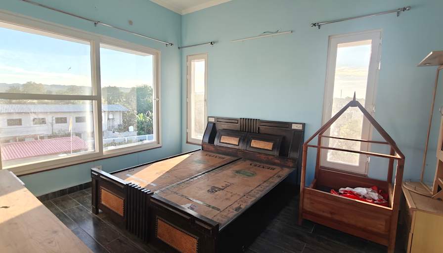 amit's room