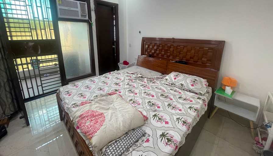 Divyanshi's room