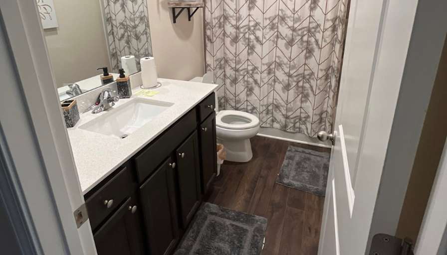 CQ Consultants, LLC's room