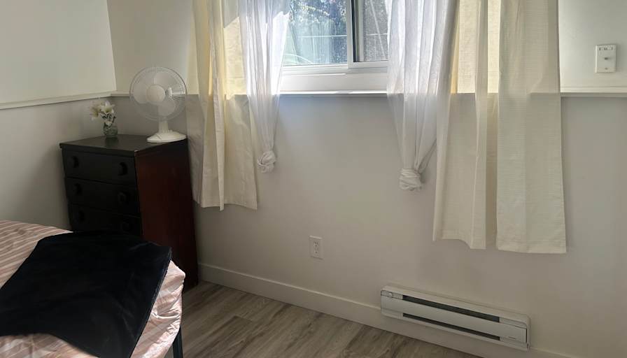 Katy Saunders's room
