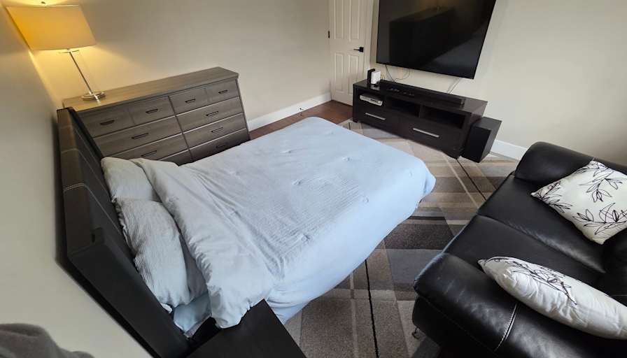 Chris Wonderful's room