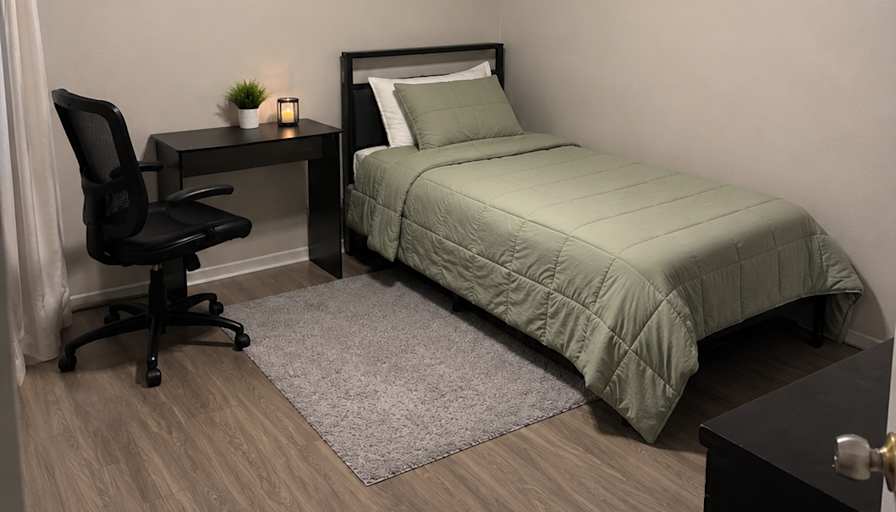 Yose Carbonel's room