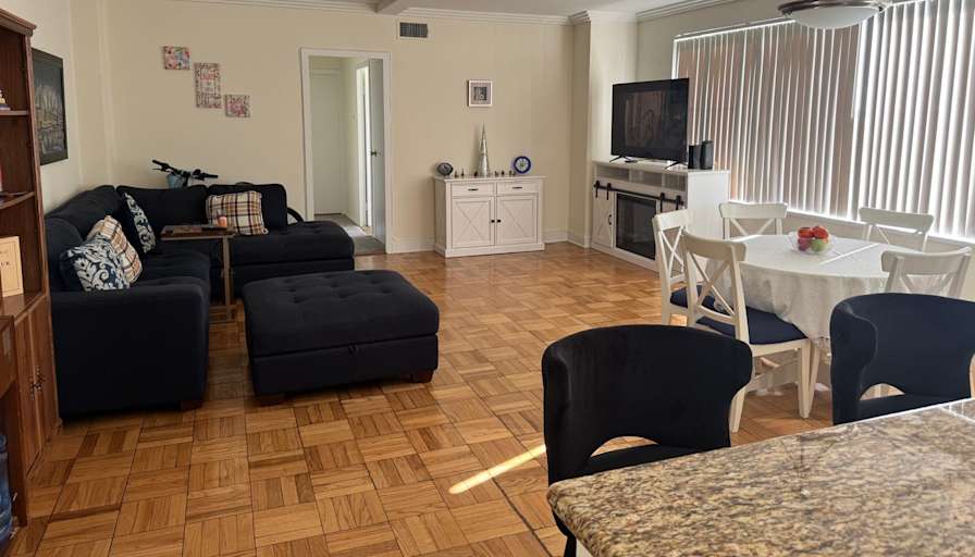 JENNIFER Lok's room