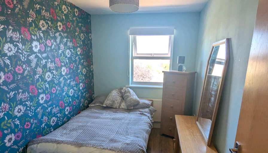 Liz's room