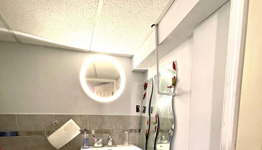 Usama Aldakak's room