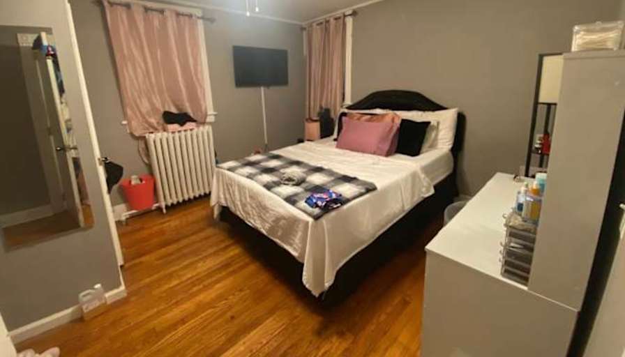 Glennys's room