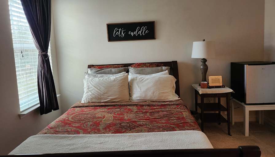 NICOLE's room