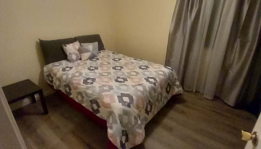 Earl's room