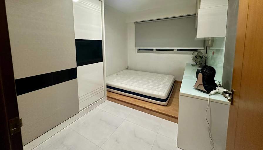 Kingston's room
