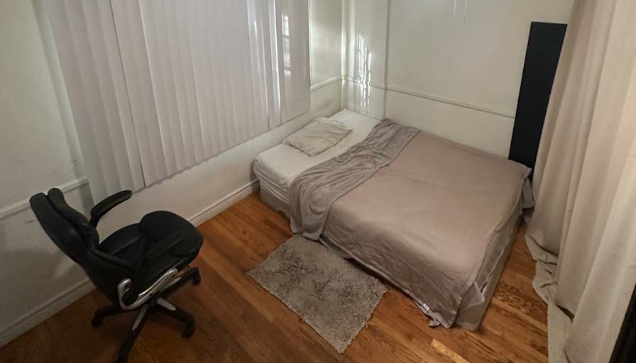 Dan Weisman's room