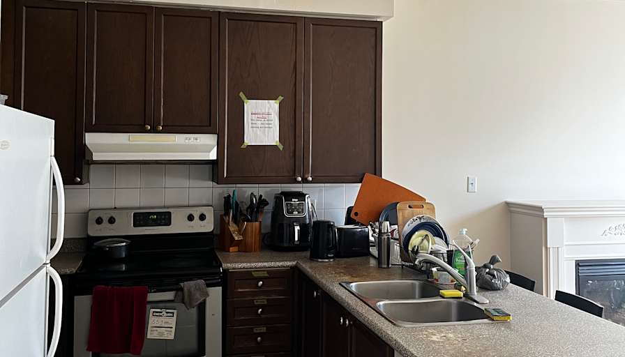 Henry Nguyen's room