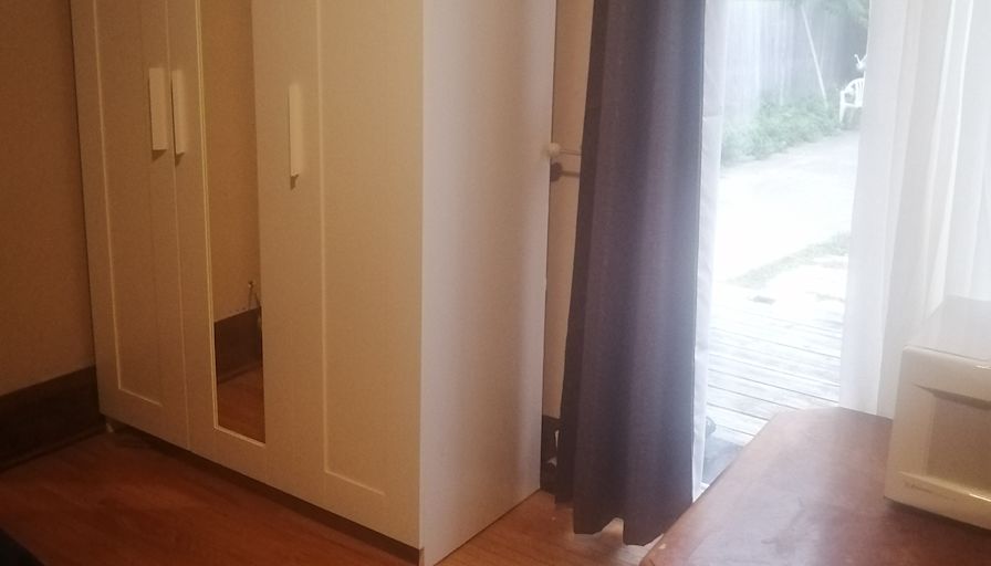 Alice.'s room