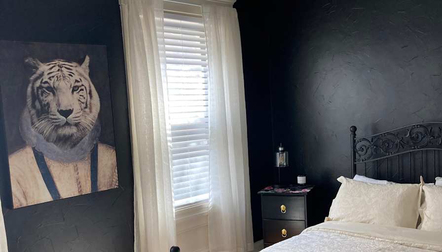 Federal Hill Roommates's room