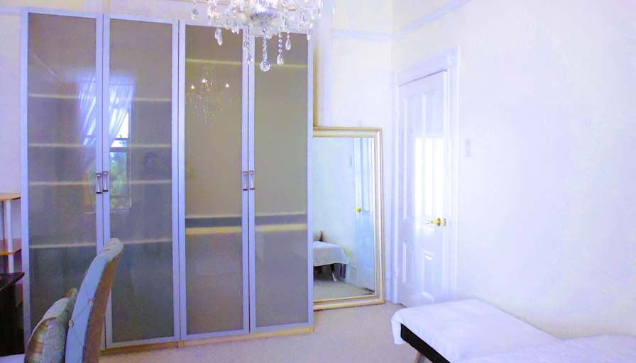 Tenny's room