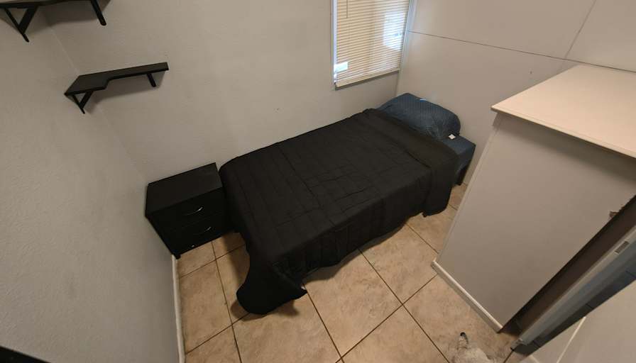 Carlos's room