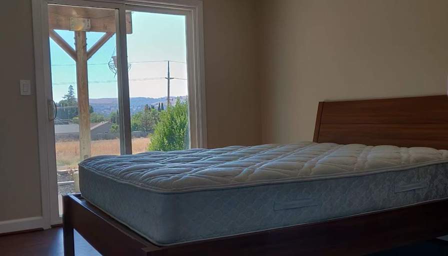 Yi's room