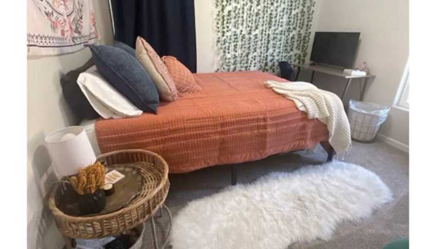 Cindy's room