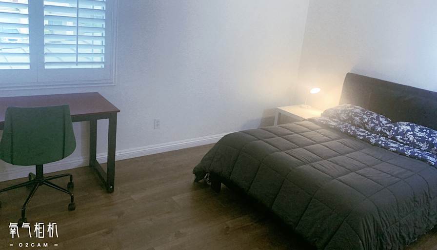 Feng's room
