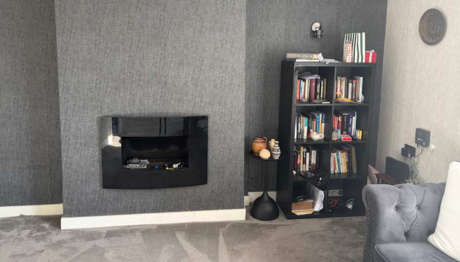 Omar saint's room