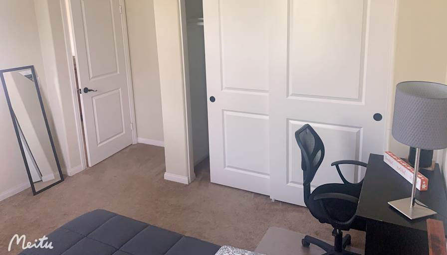 Feng's room