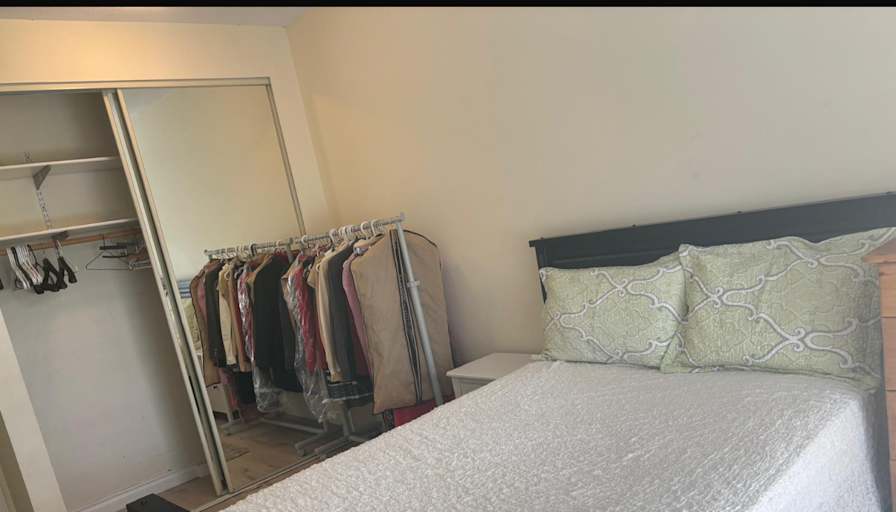 Eda's room
