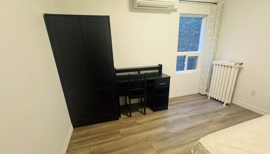 Eva's room