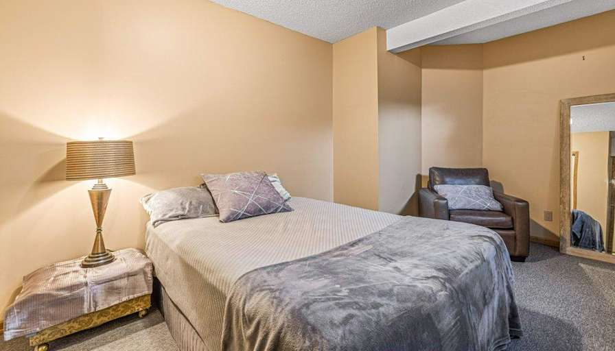 Canmore Room Rental's room