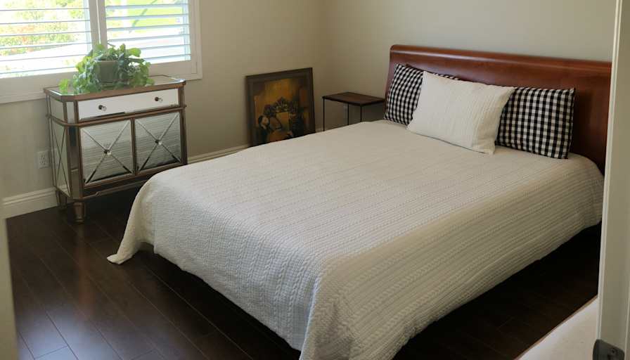 MonicaLee's room