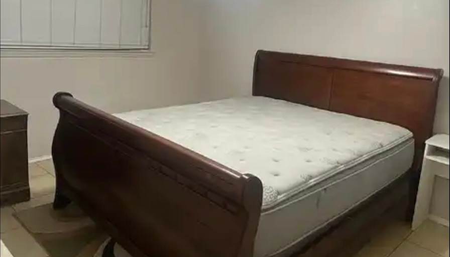 Mirna Ortega's room