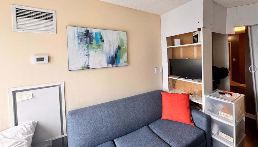 Housingfouryou's room