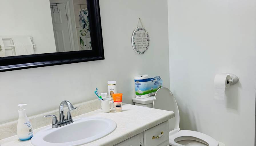 Julie Ann Malinis's room