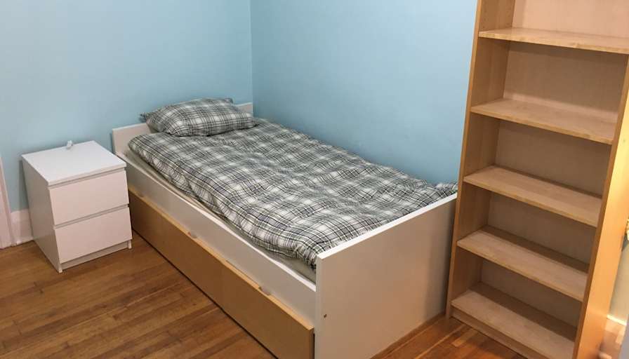 eddie's room