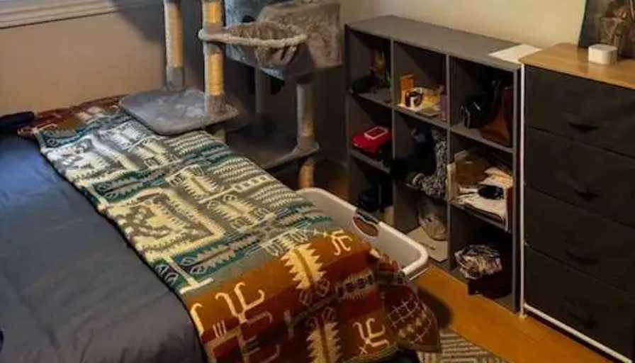 Thomas's room