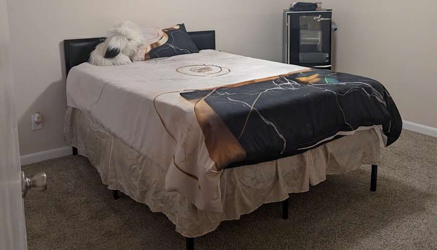 Laura Spencer's room