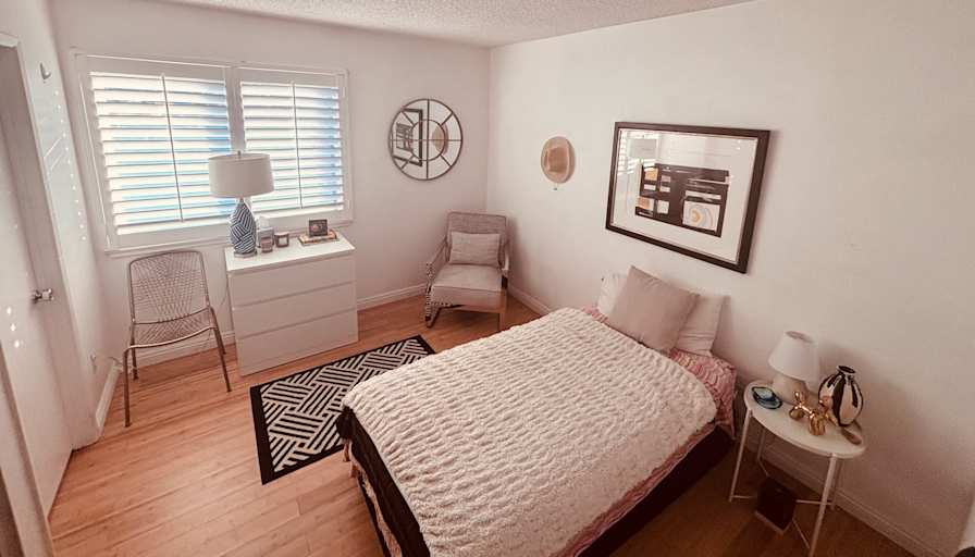 Raul's room