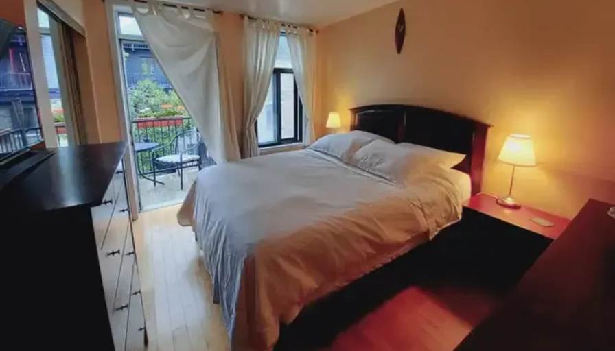 Roman dee's room