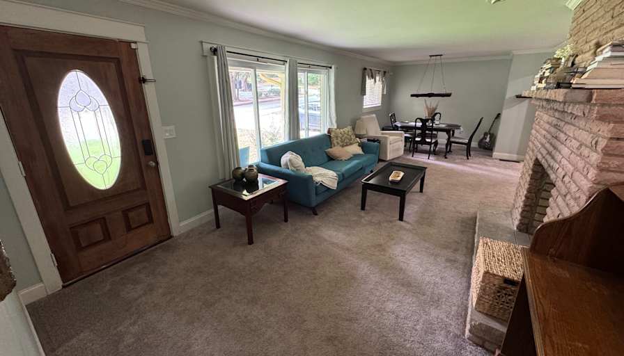 Alcove Rooms's room