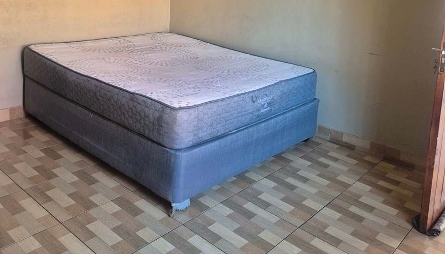 Xolani Mjiyako's room