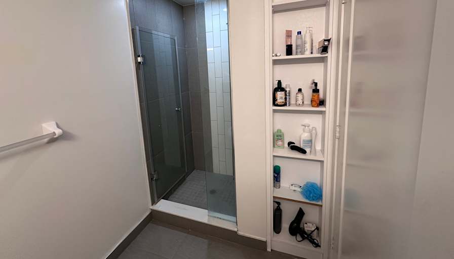 Hyun's room