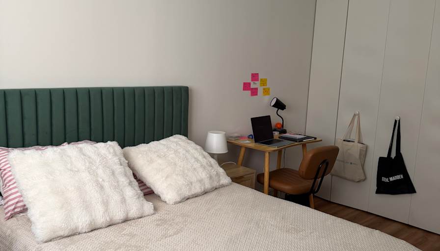 Eva's room