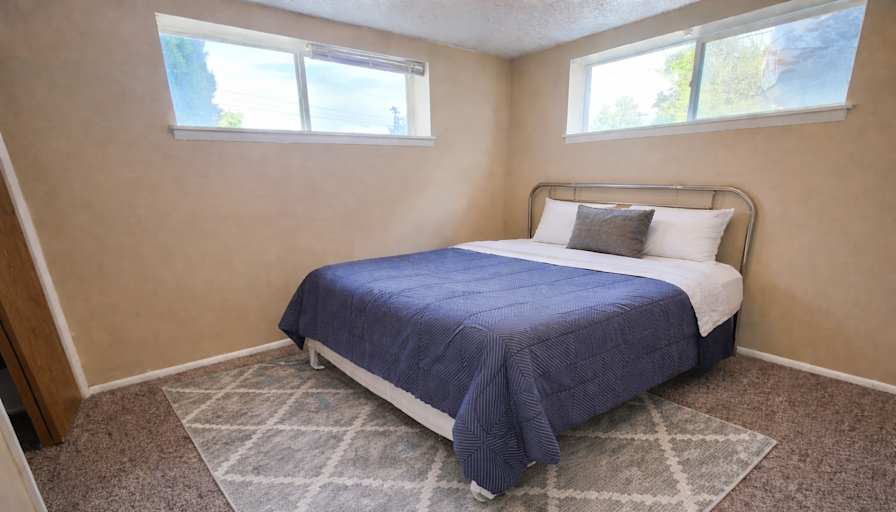 Leslie's room