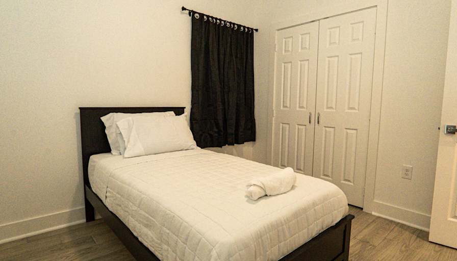 Koaleh Homes's room