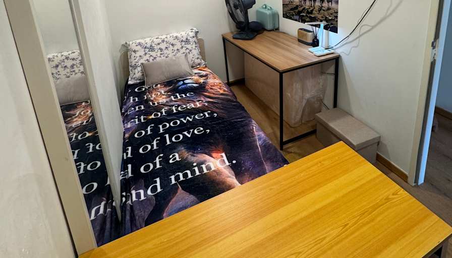 Kimberly  Wong's room